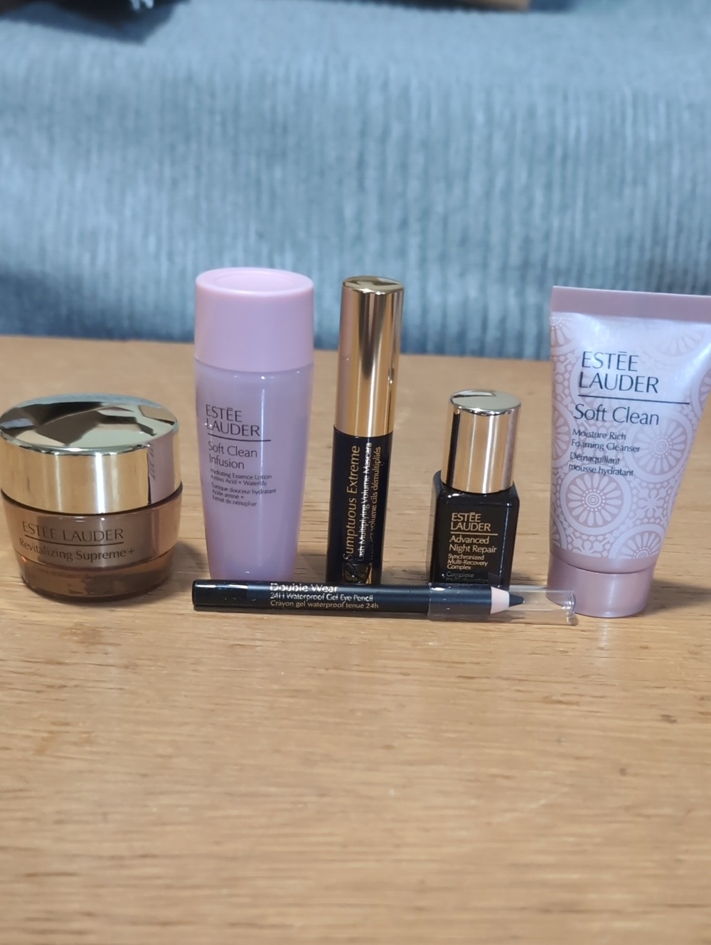 Estée Lauder Mini Skincare & Makeup Set - Pink & Gold